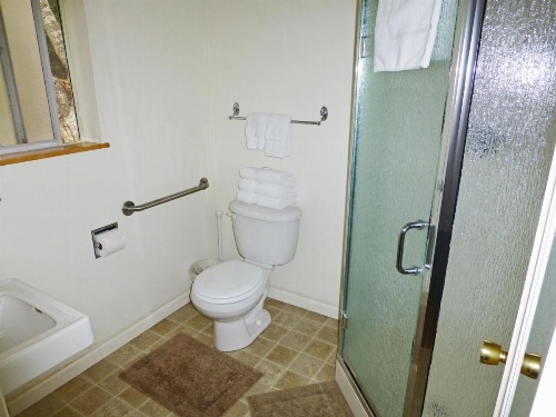 Redwood Suites image 13