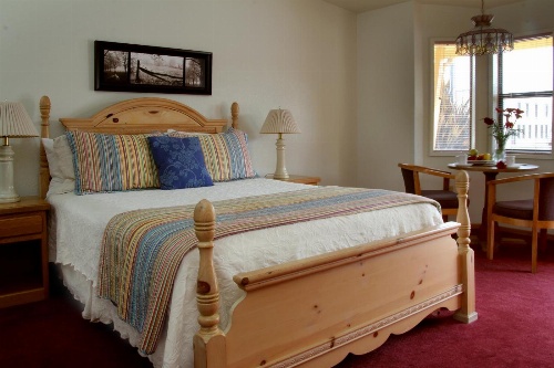 Redwood Suites image 2