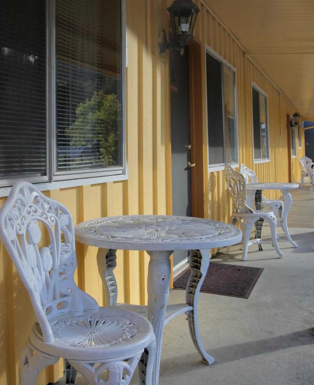 Redwood Suites Image 28
