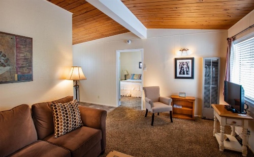 Redwood Suites image 33